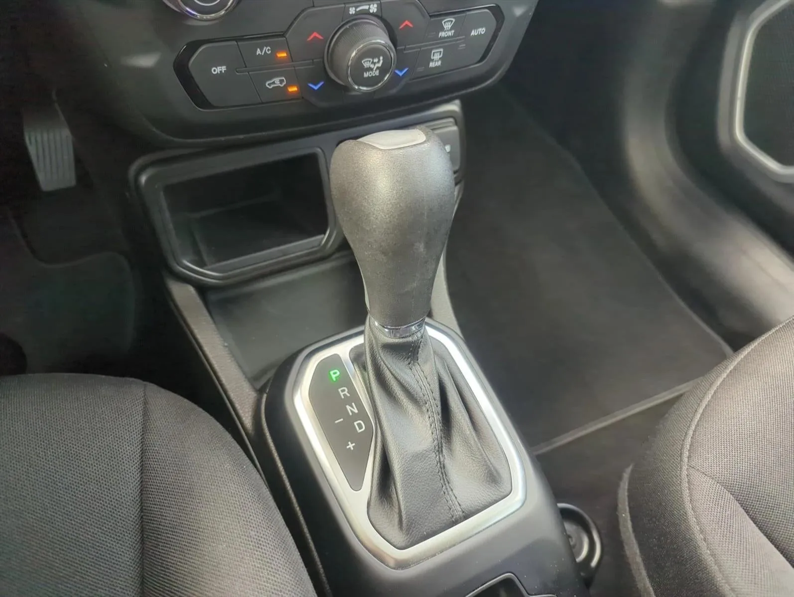 2021 Jeep Renegade Latitude FWD photo 8