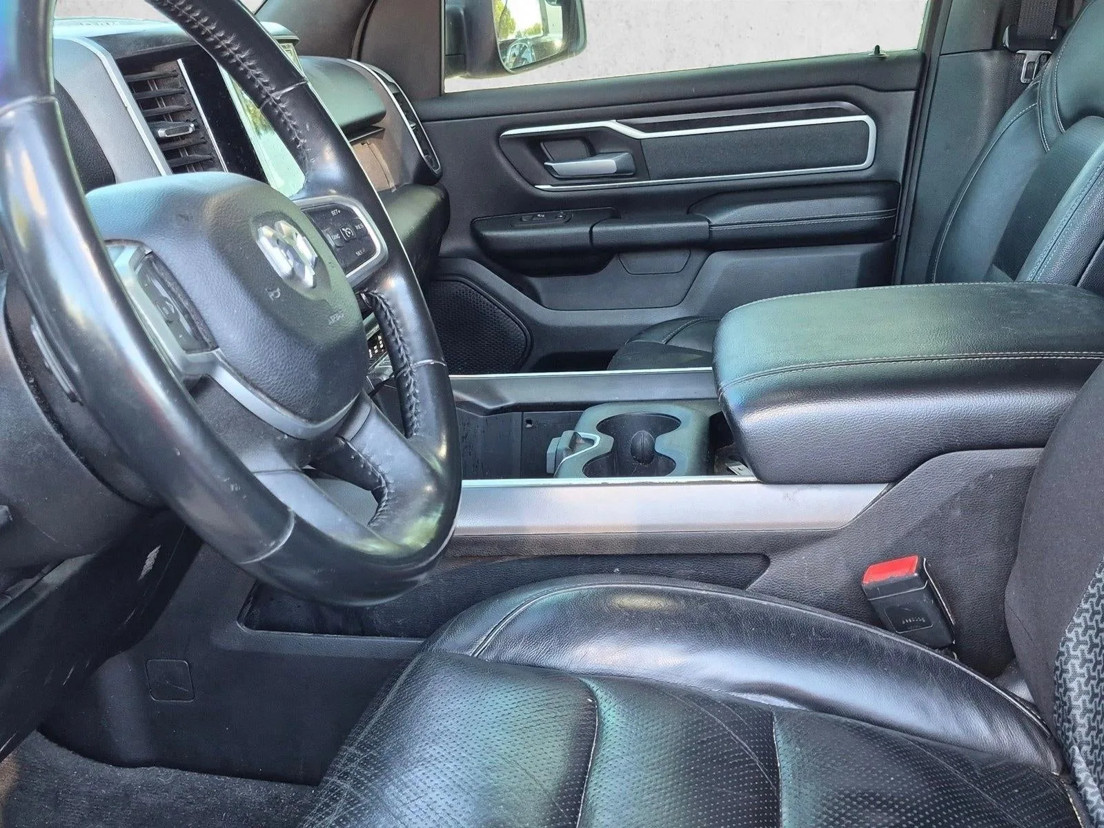 2022 RAM 1500 Big Horn Quad Cab 4x4 6'4" Box photo 4
