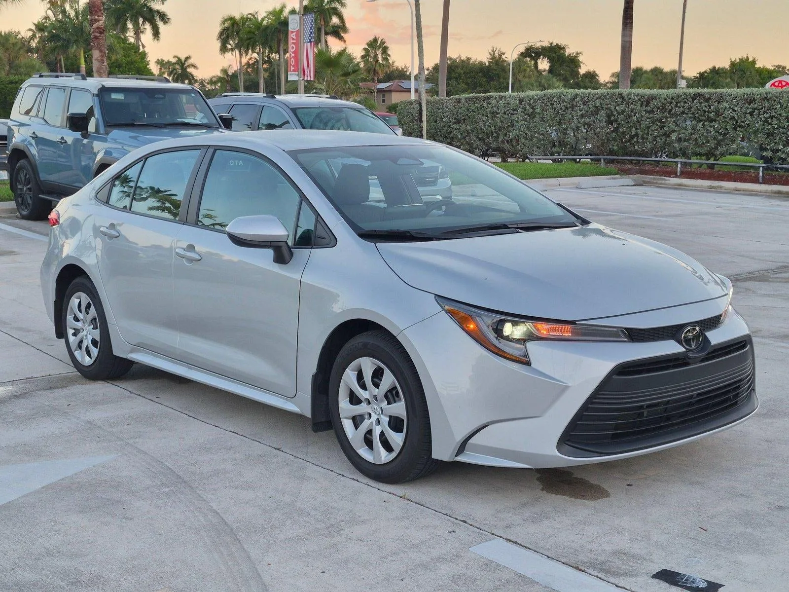 2025 Toyota Corolla LE CVT (Natl) photo 3