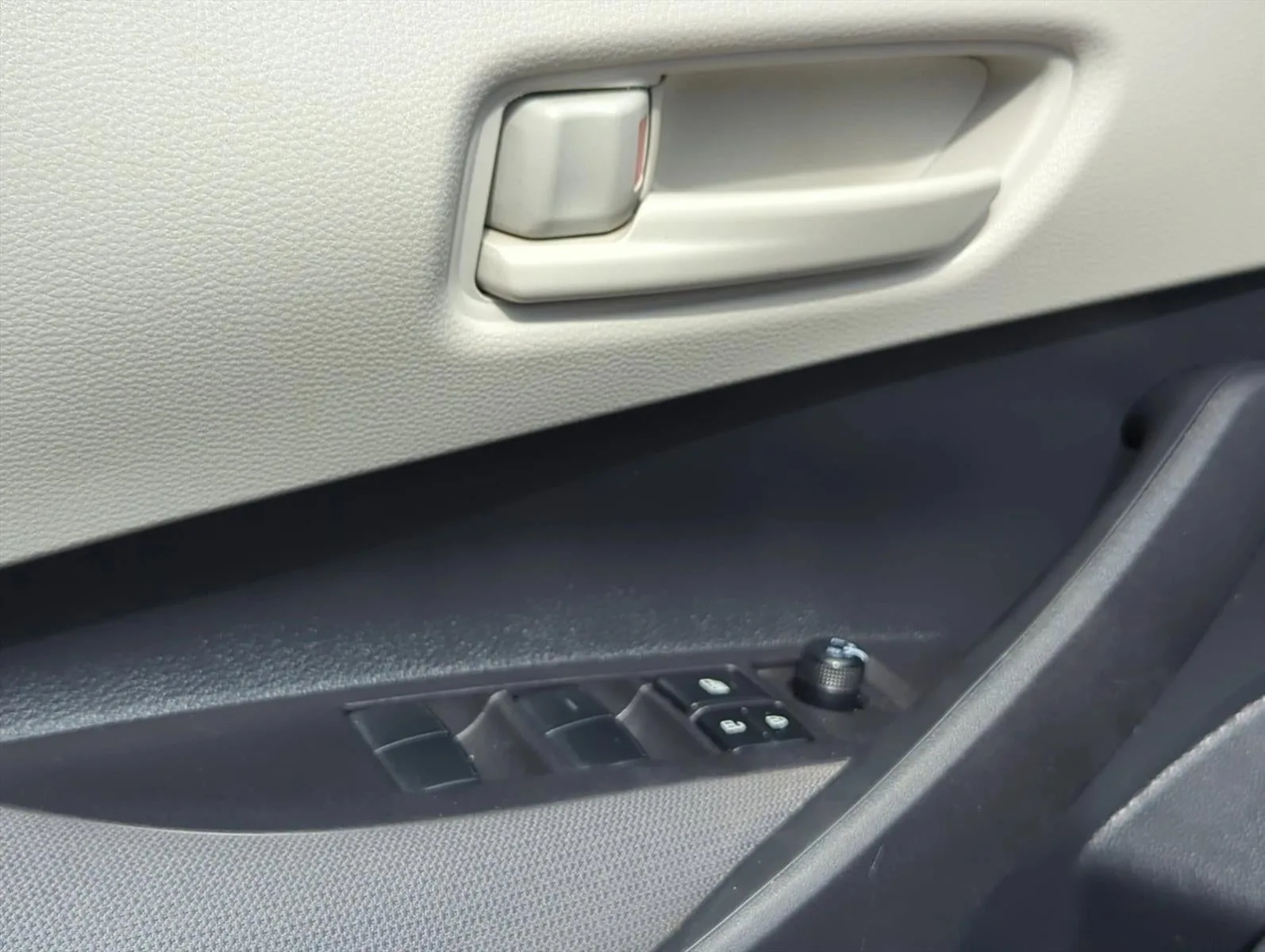2025 Toyota Corolla LE CVT (Natl) photo 11