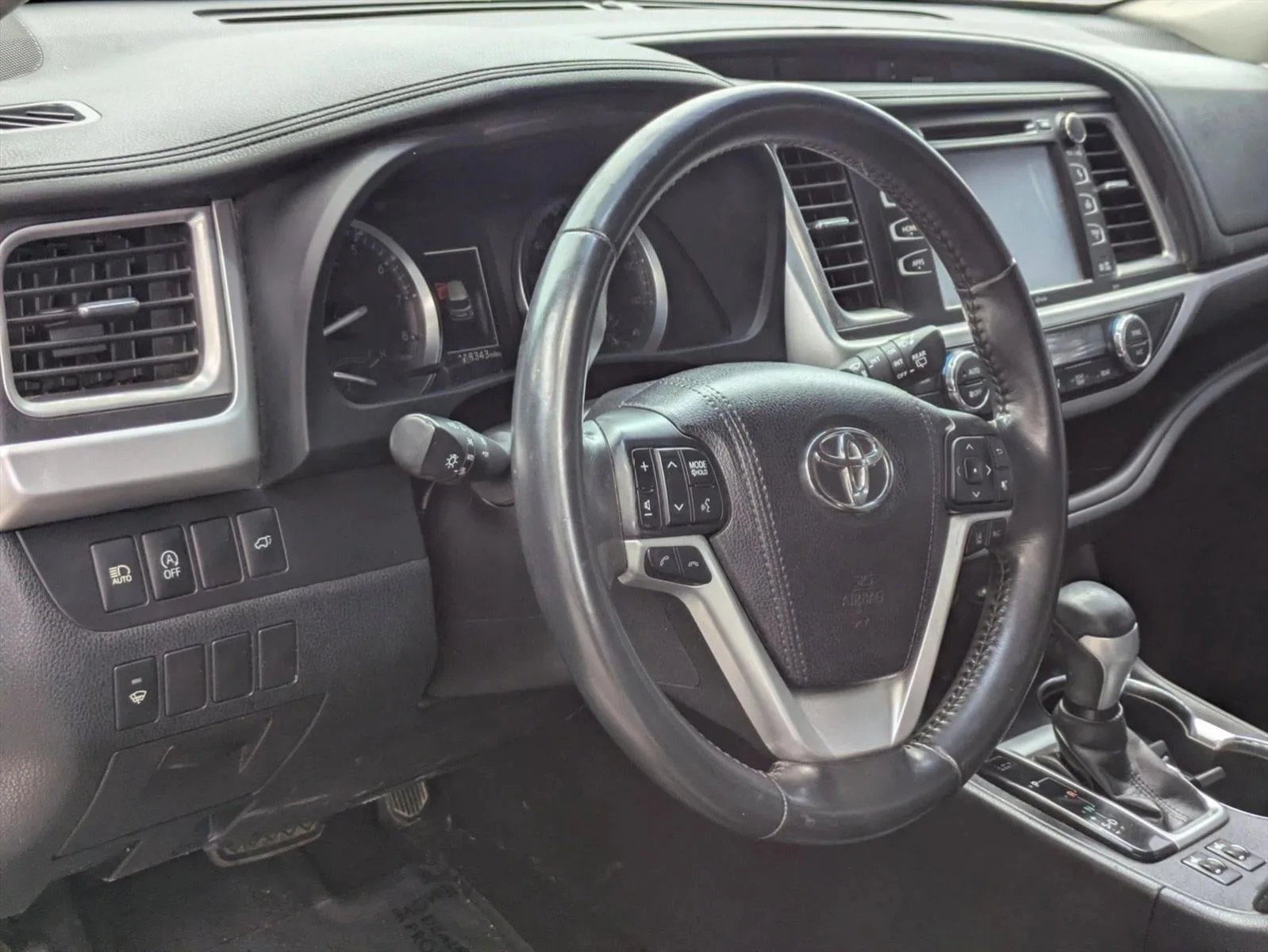 2017 Toyota Highlander SE V6 FWD (Natl) photo 10