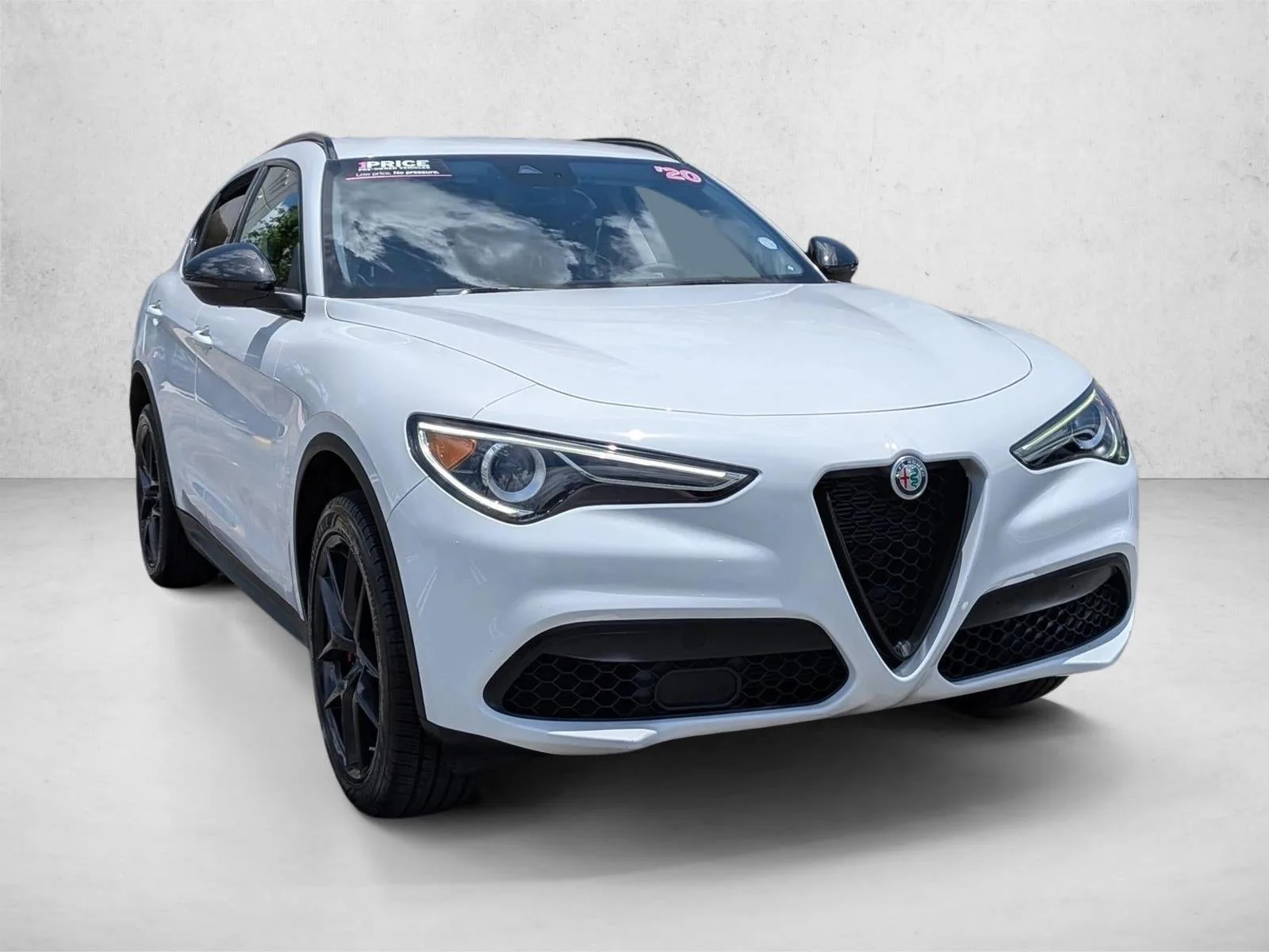 2020 Alfa Romeo Stelvio RWD photo 3
