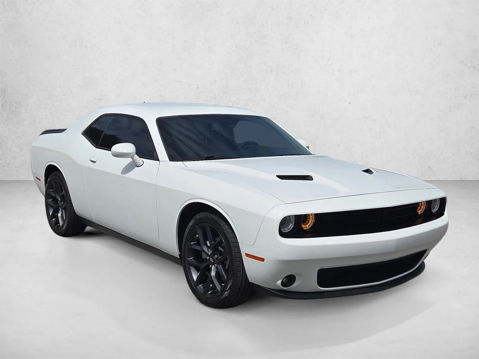 2023 Dodge Challenger SXT RWD photo 3