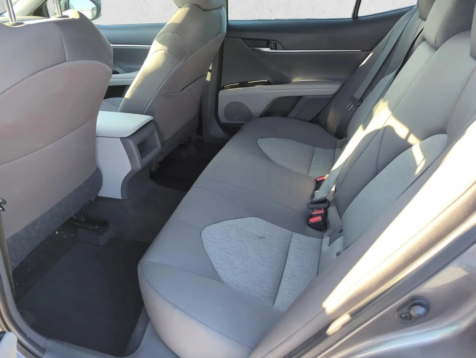2019 Toyota Camry LE Auto (SE) photo 7