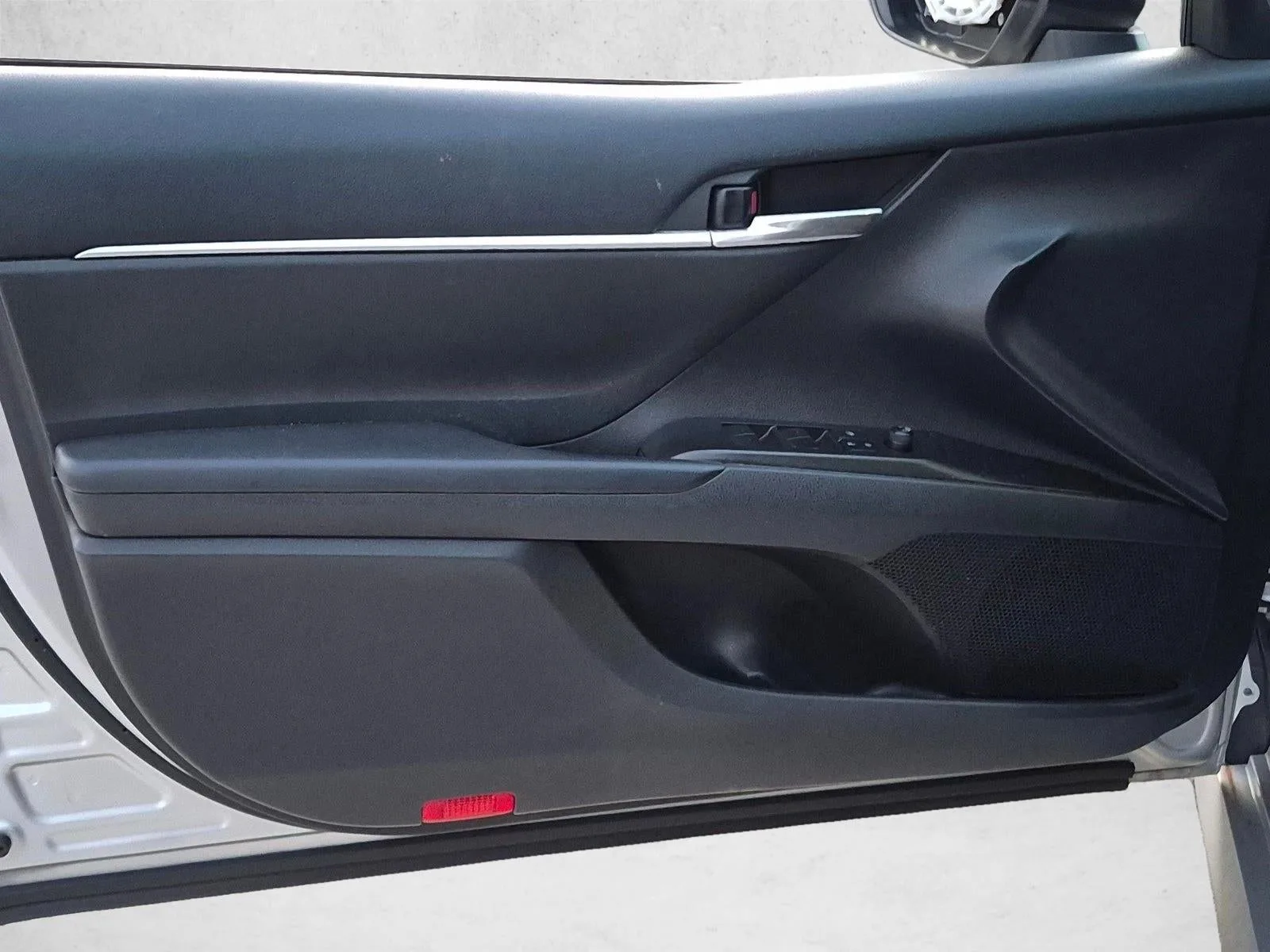 2022 Toyota Camry LE Auto (SE) photo 7
