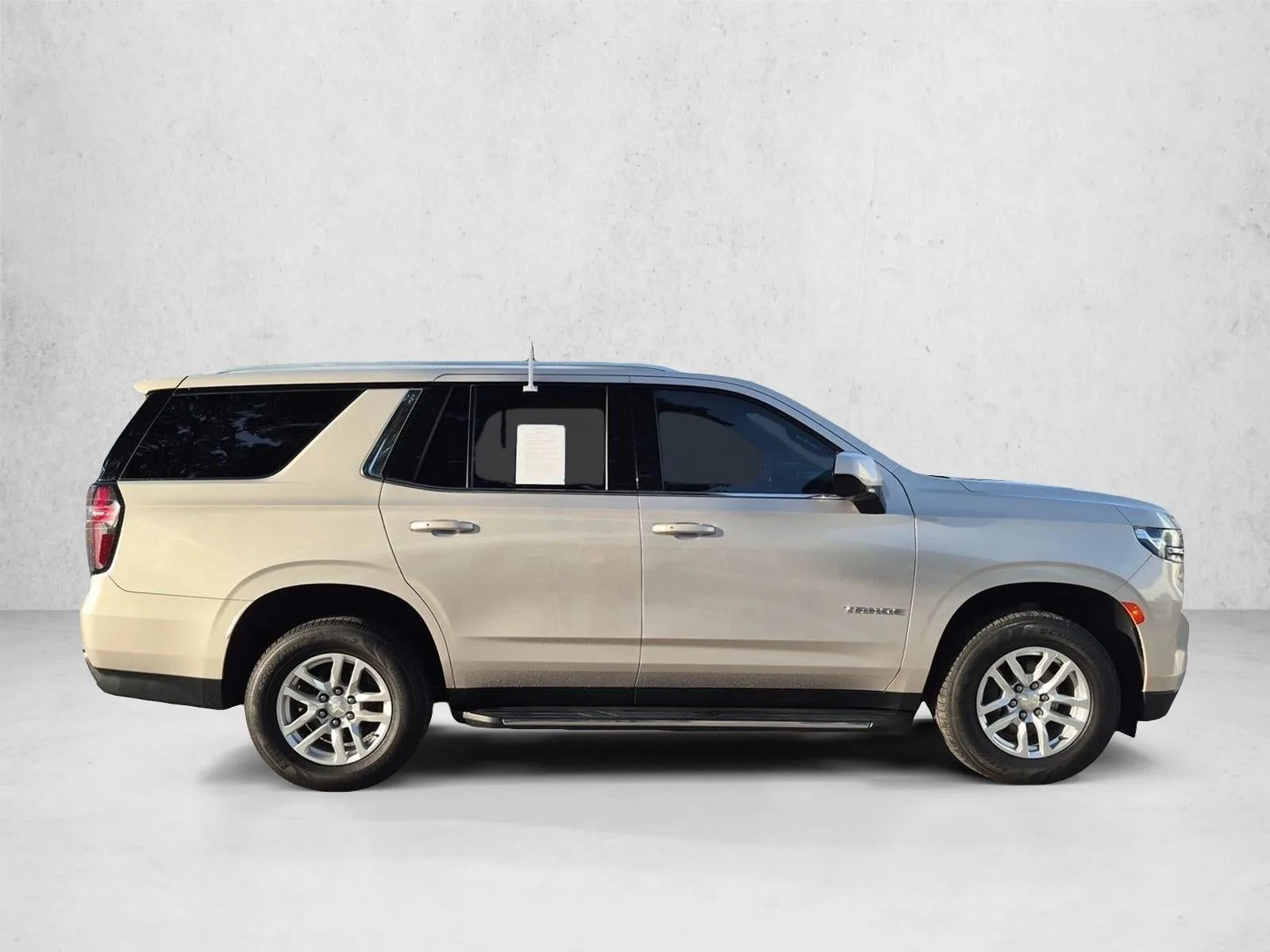 2022 Chevrolet Tahoe LS photo 4