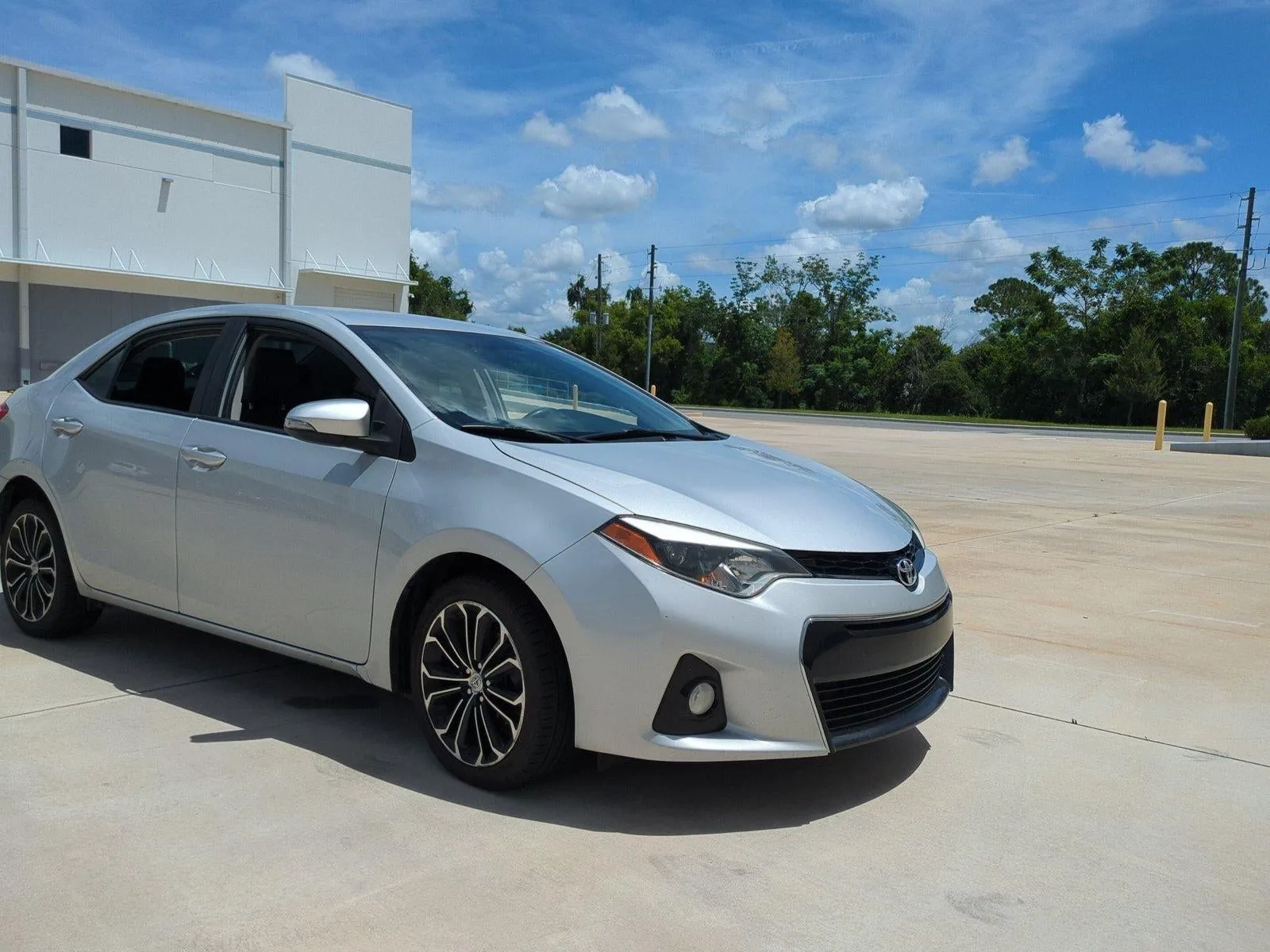 2014 Toyota Corolla 4dr Sdn CVT Auto S Plus (Natl) photo 3
