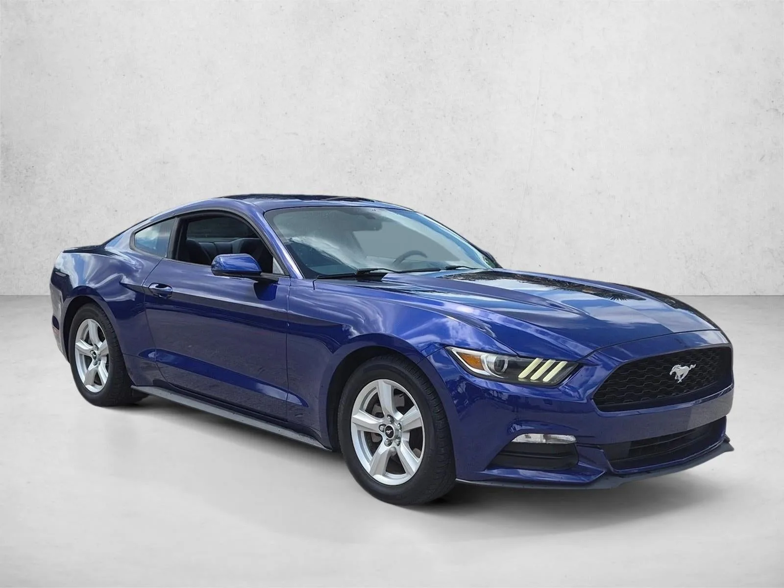 2016 Ford Mustang 2dr Fastback V6 photo 3