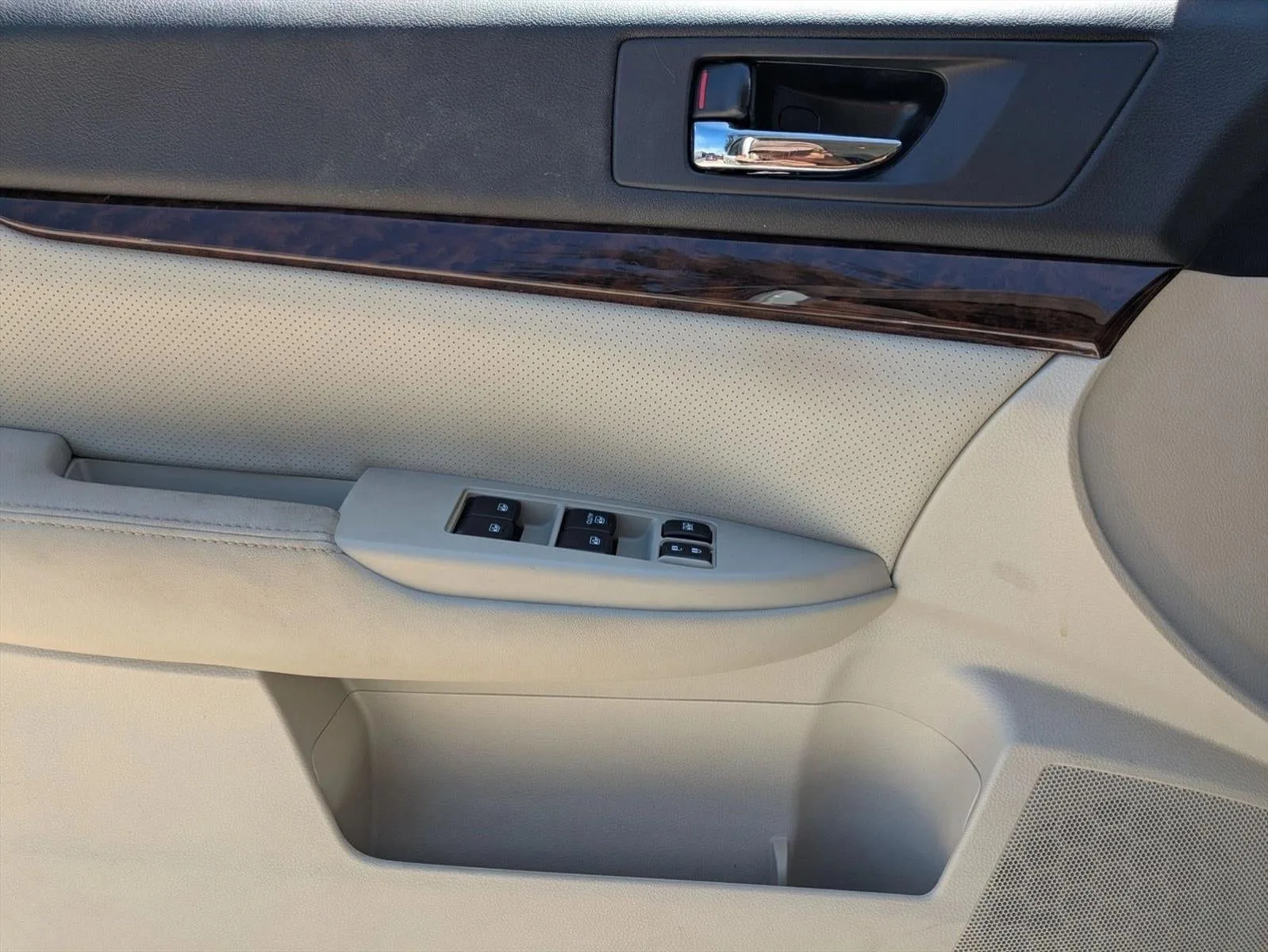 2014 Subaru Legacy 2.5i Limited photo 9
