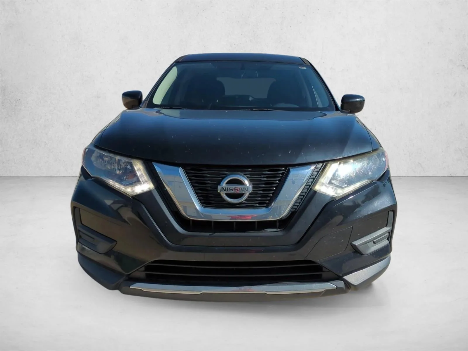 2017 Nissan Rogue FWD S photo 2