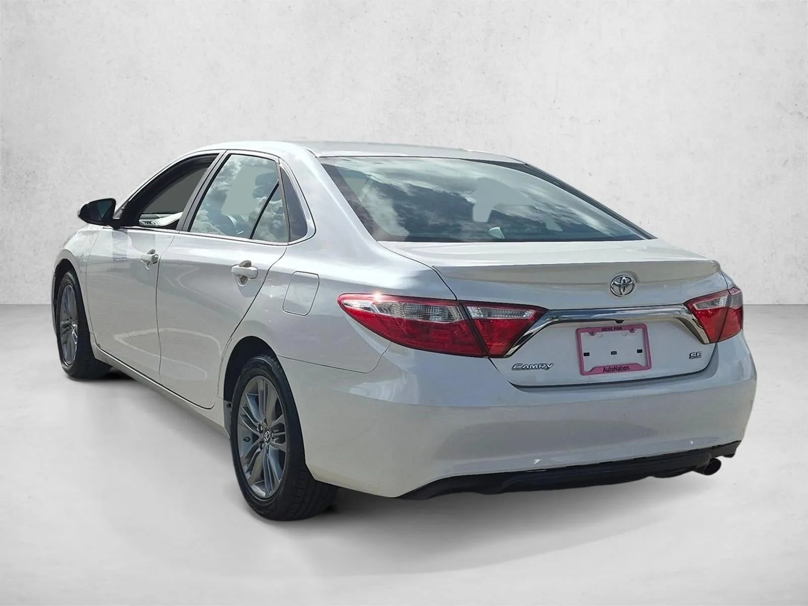 2015 Toyota Camry 4dr Sdn I4 Auto SE (SE) photo 7