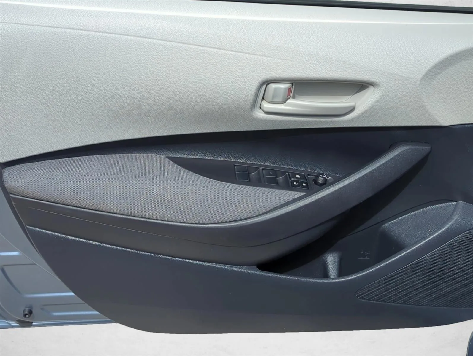 2025 Toyota Corolla LE CVT (Natl) photo 10