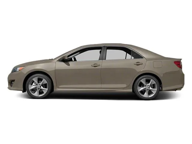 2013 Toyota Camry 4dr Sdn I4 Auto LE (Natl) photo 2
