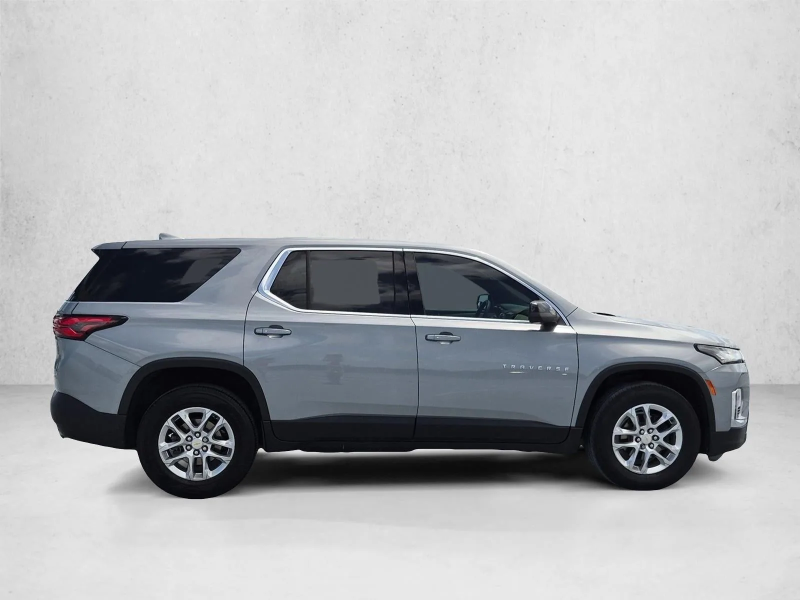 2023 Chevrolet Traverse LS photo 4