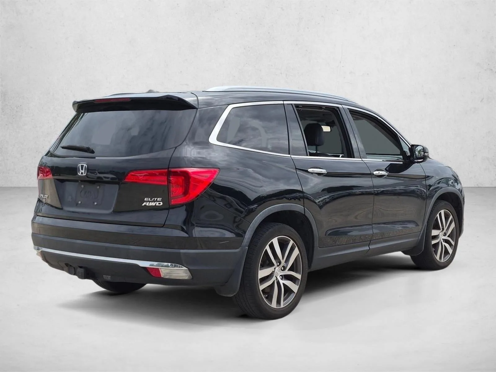 2017 Honda Pilot Elite AWD photo 5