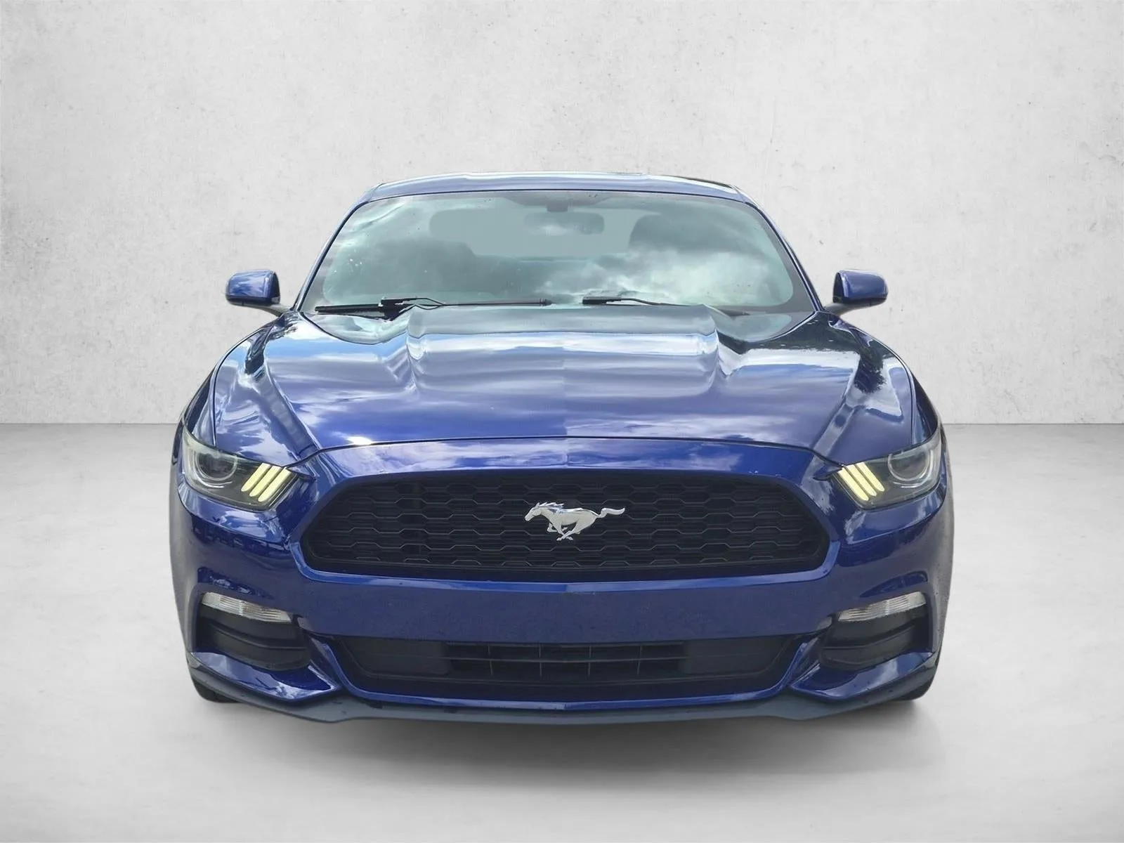2016 Ford Mustang 2dr Fastback V6 photo 2