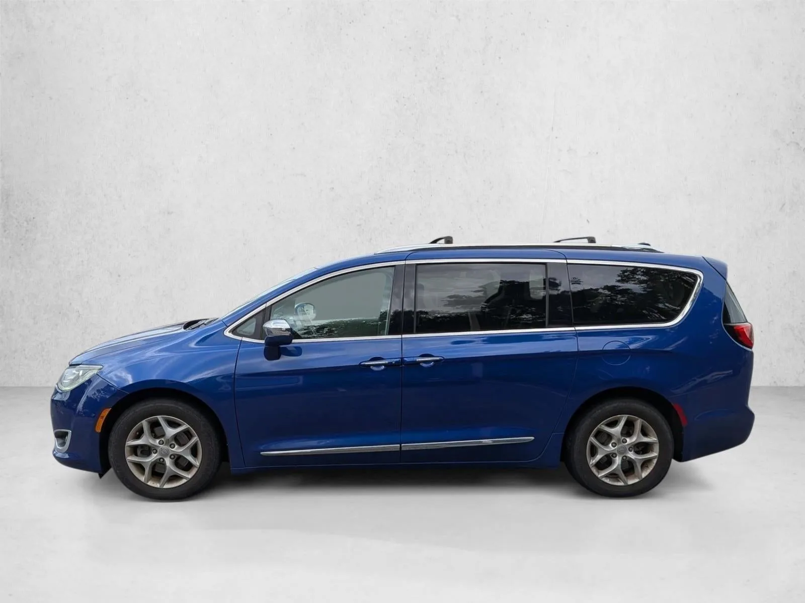 2020 Chrysler Pacifica Limited FWD photo 9