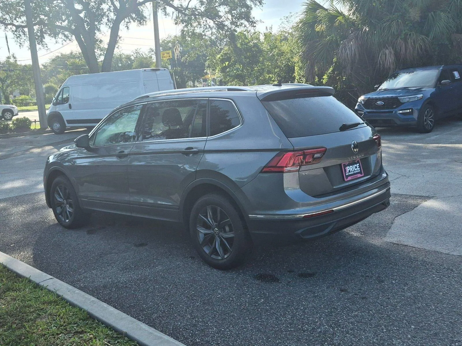 2022 Volkswagen Tiguan 2.0T SE FWD photo 7