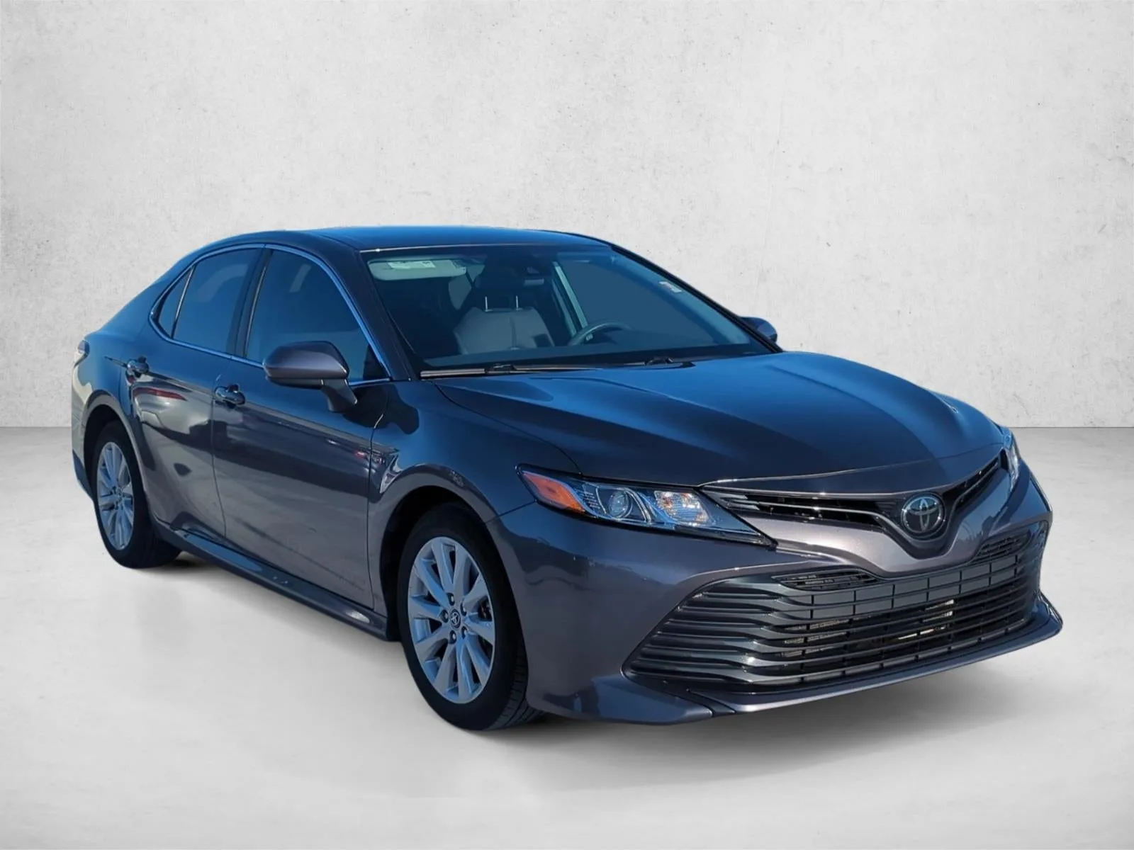 2019 Toyota Camry LE Auto (SE) photo 3