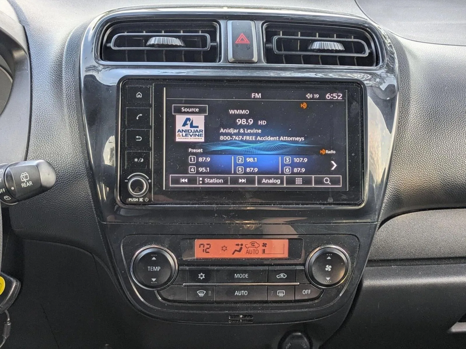 2024 Mitsubishi Mirage ES CVT photo 10