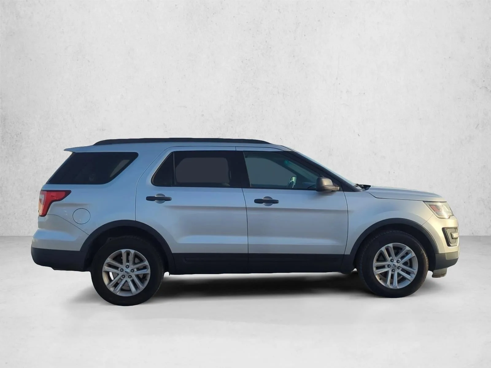 2017 Ford Explorer Base 4WD photo 4