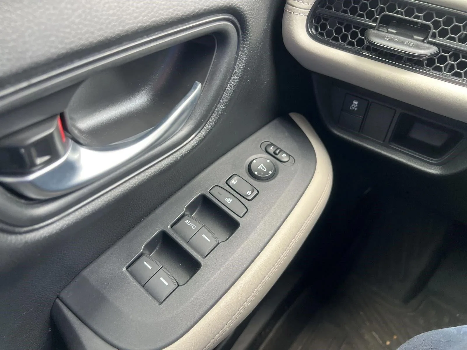 2024 Honda HR-V LX 2WD CVT photo 11