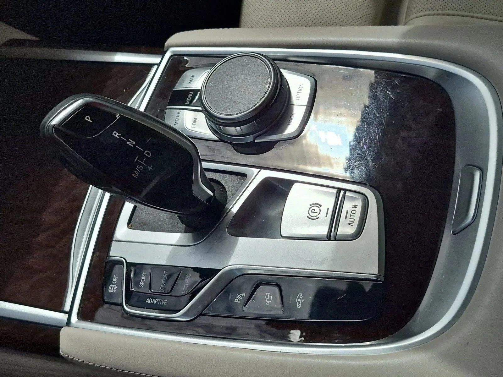 2022 BMW 740 i photo 12