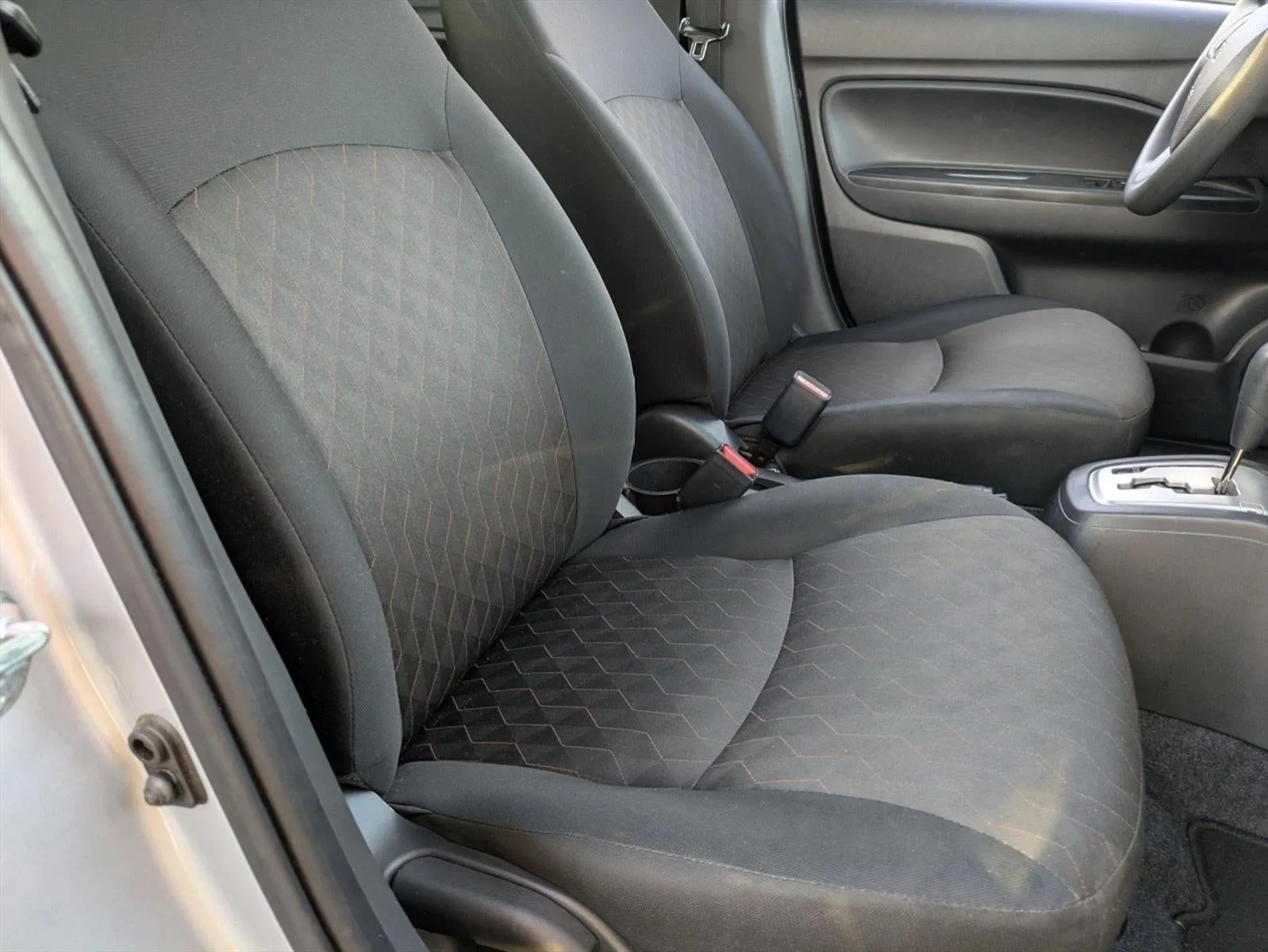 2024 Mitsubishi Mirage ES CVT photo 12
