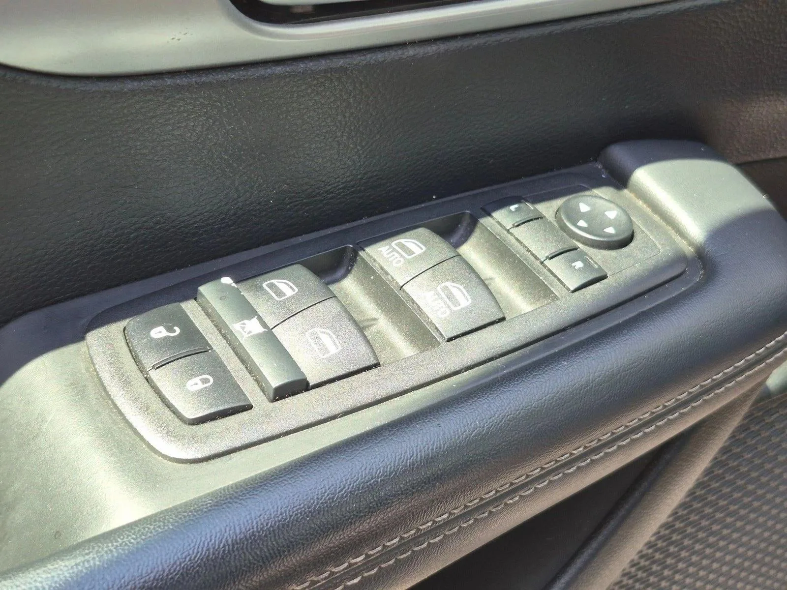 2023 Chrysler Pacifica Touring L AWD photo 9