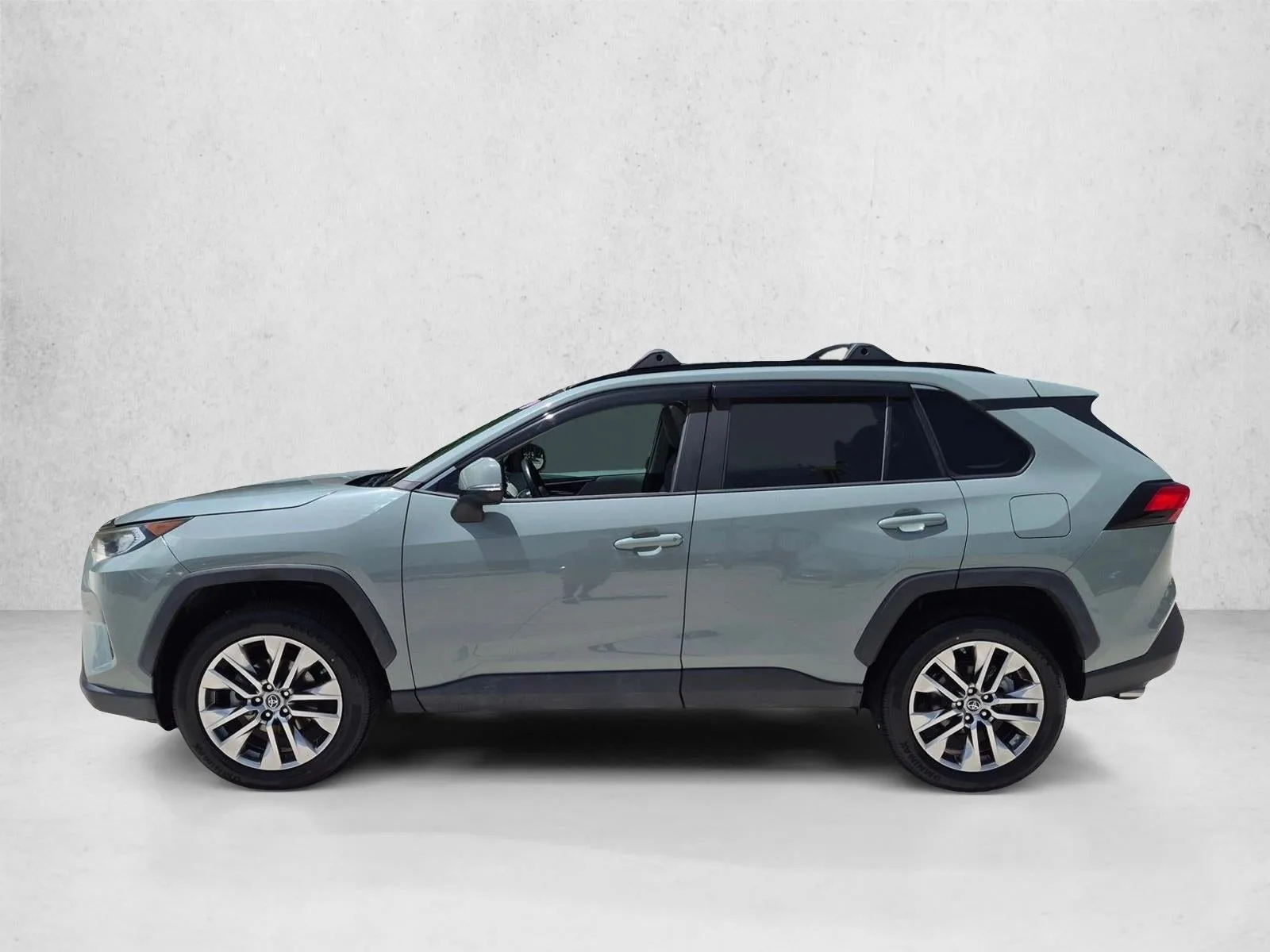 2019 Toyota RAV4 XLE Premium FWD (Natl) photo 8