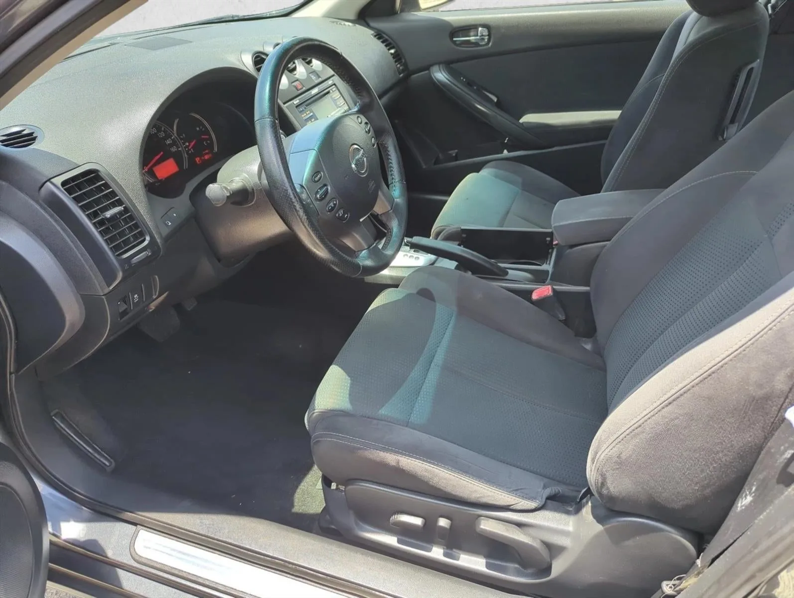 2013 Nissan Altima 2dr Cpe I4 2.5 S photo 12