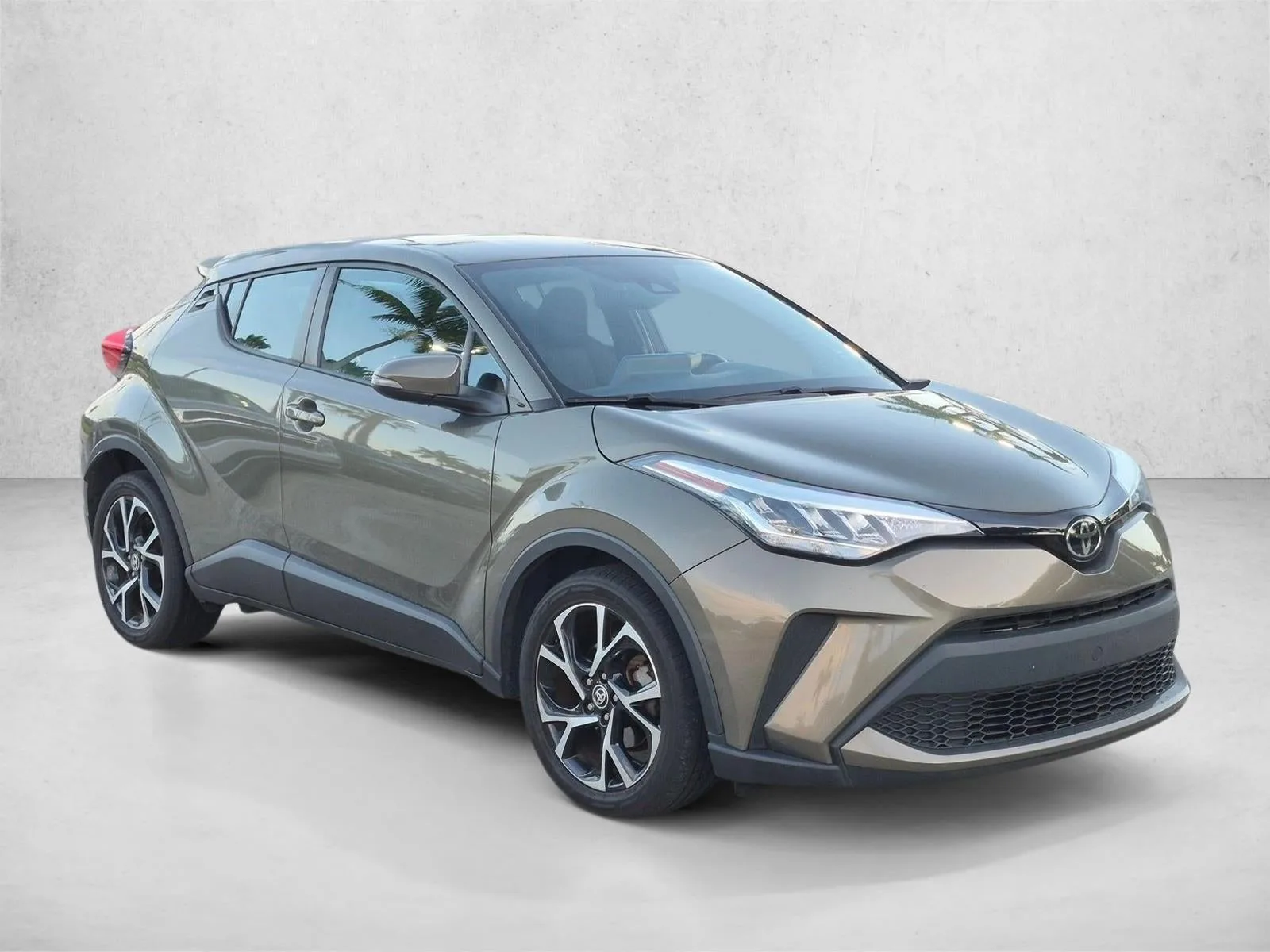 2021 Toyota C-HR XLE FWD (Natl) photo 3