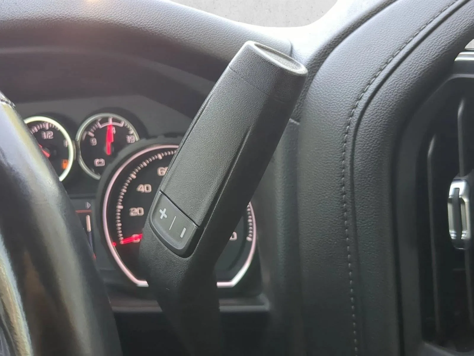 2020 Chevrolet Silverado 1500 LT photo 11