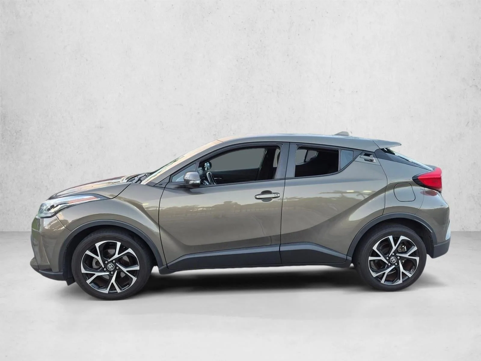 2021 Toyota C-HR XLE FWD (Natl) photo 8