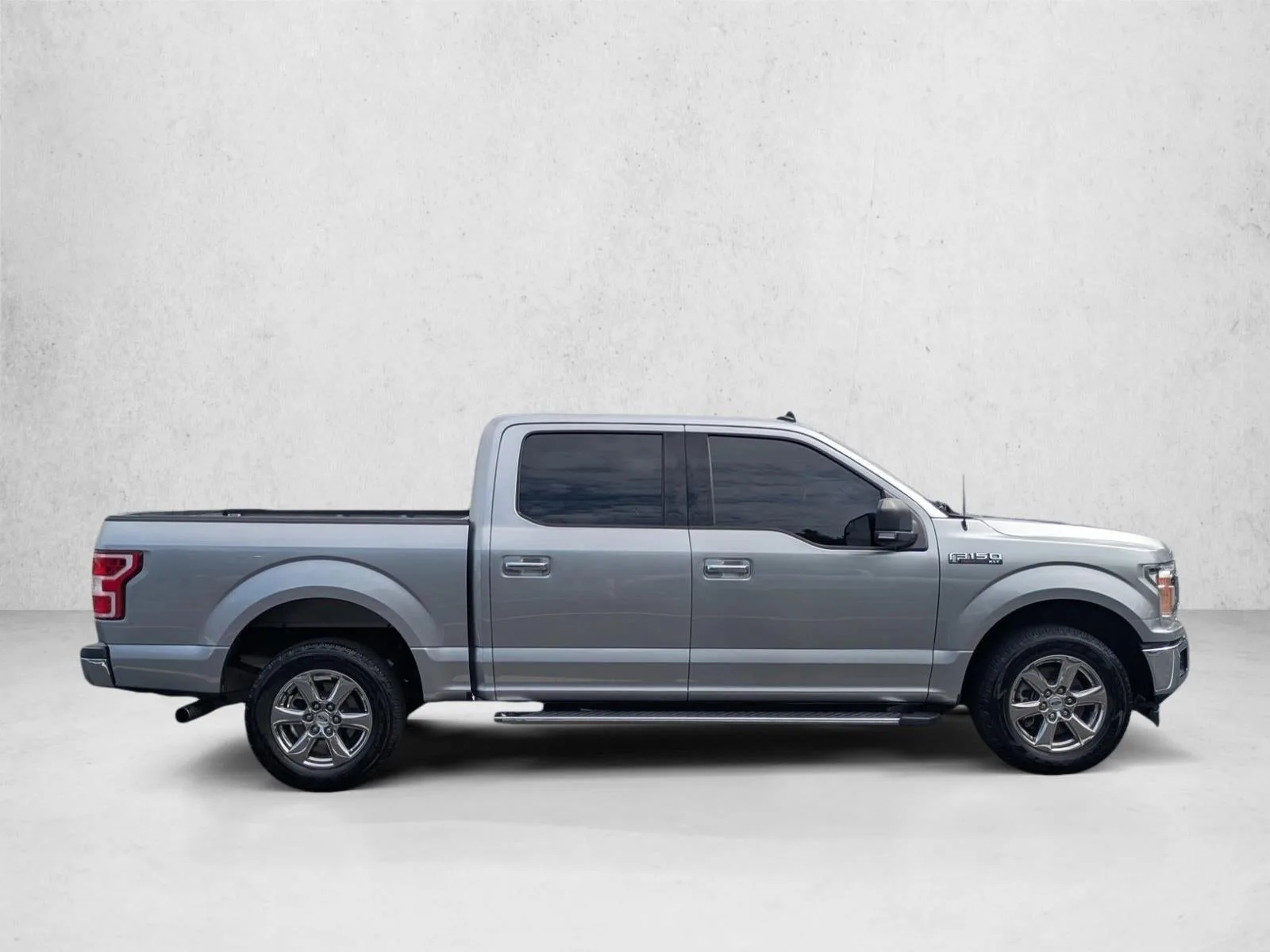 2020 Ford F-150 XLT 2WD SuperCrew 5.5' Box photo 4