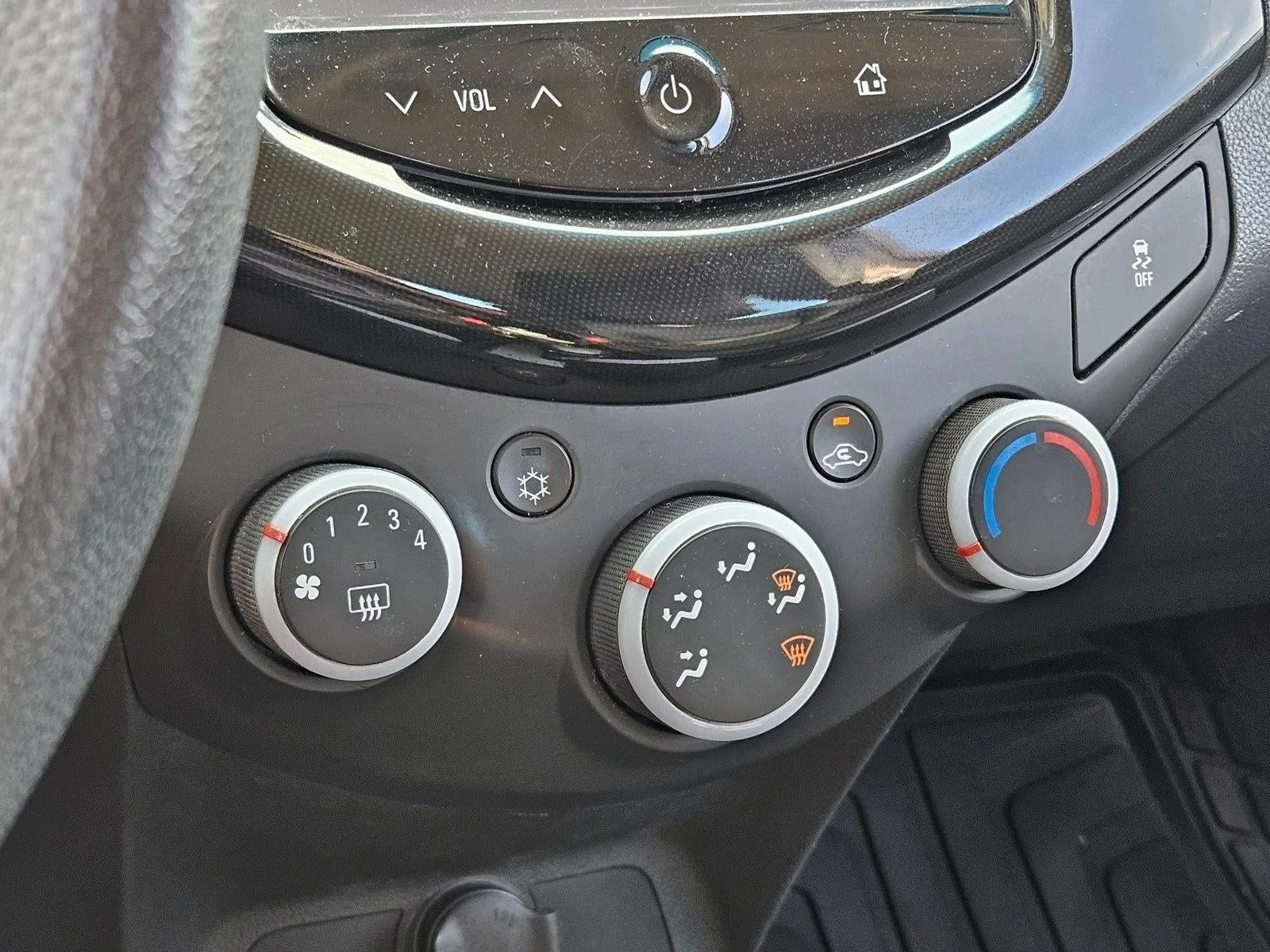 2015 Chevrolet Spark Hatch 1LT (Automatic) photo 10