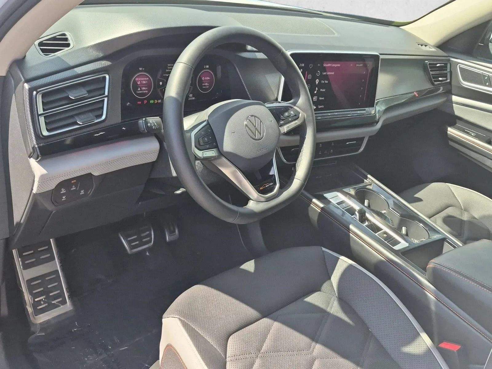 2024 Volkswagen Atlas 2.0T Peak Edition SE w/Technology photo 10