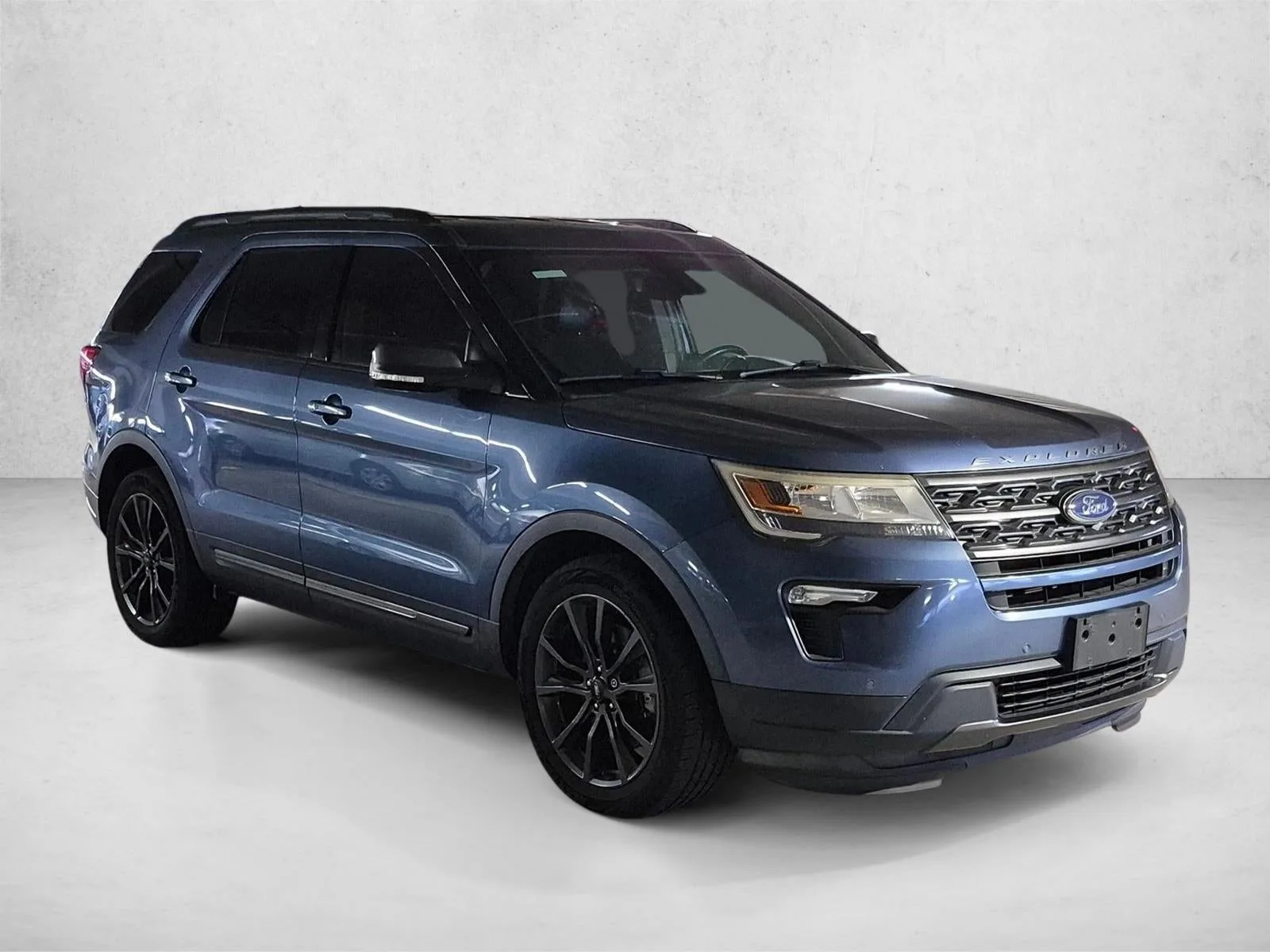 2018 Ford Explorer XLT photo 3