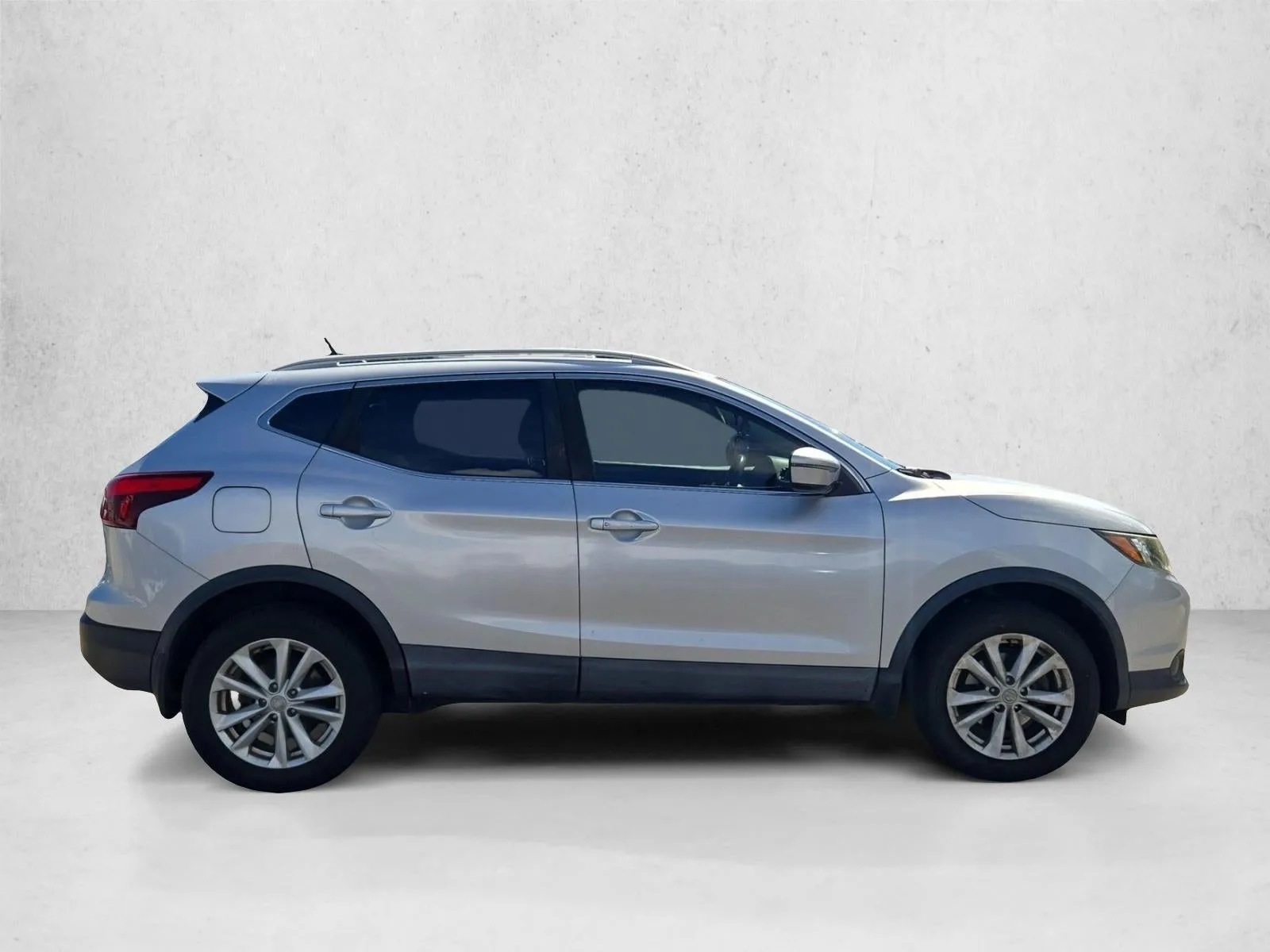 2017 Nissan Rogue Sport SV photo 4