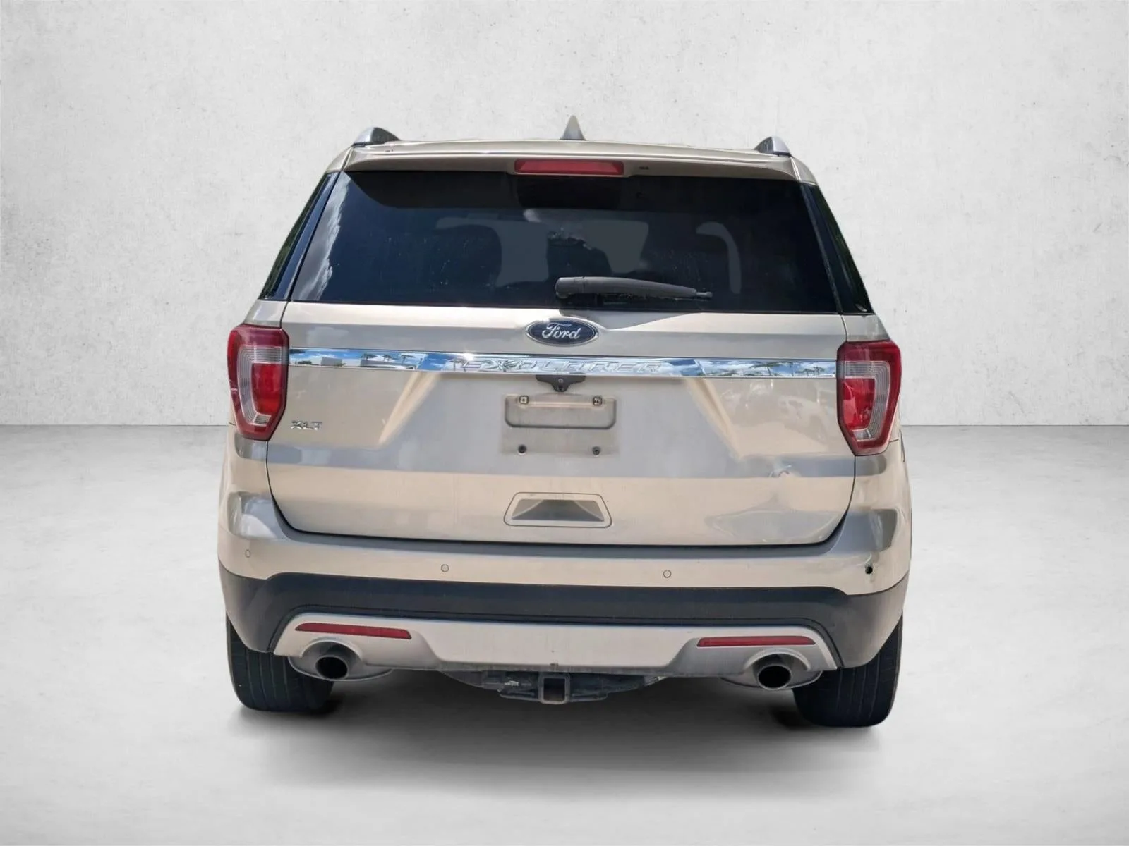 2017 Ford Explorer XLT FWD photo 5