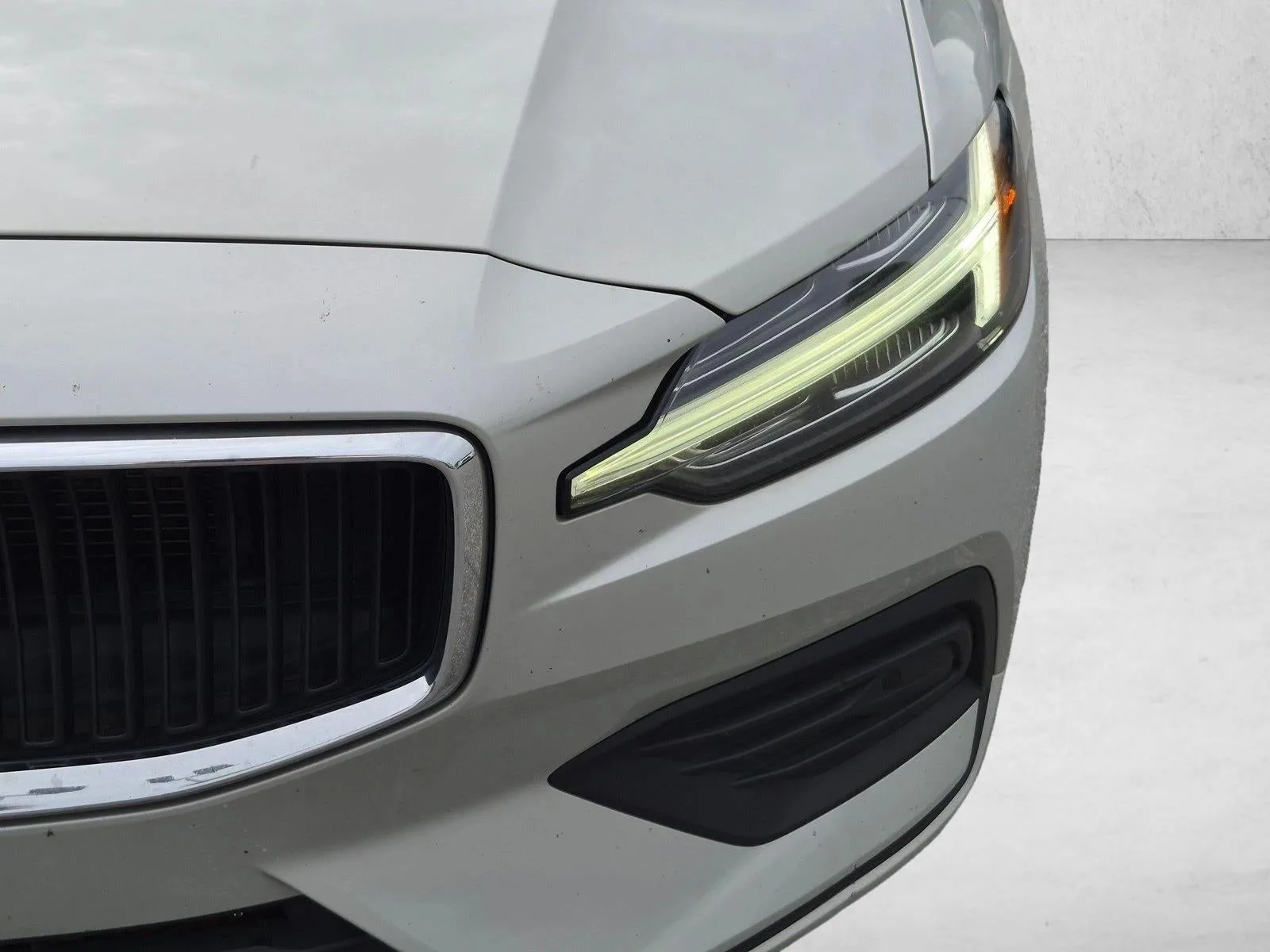 2019 Volvo S60 T6 AWD Momentum photo 9