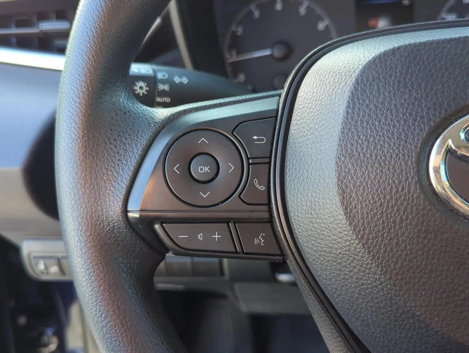 2024 Toyota Corolla LE CVT (Natl) photo 11