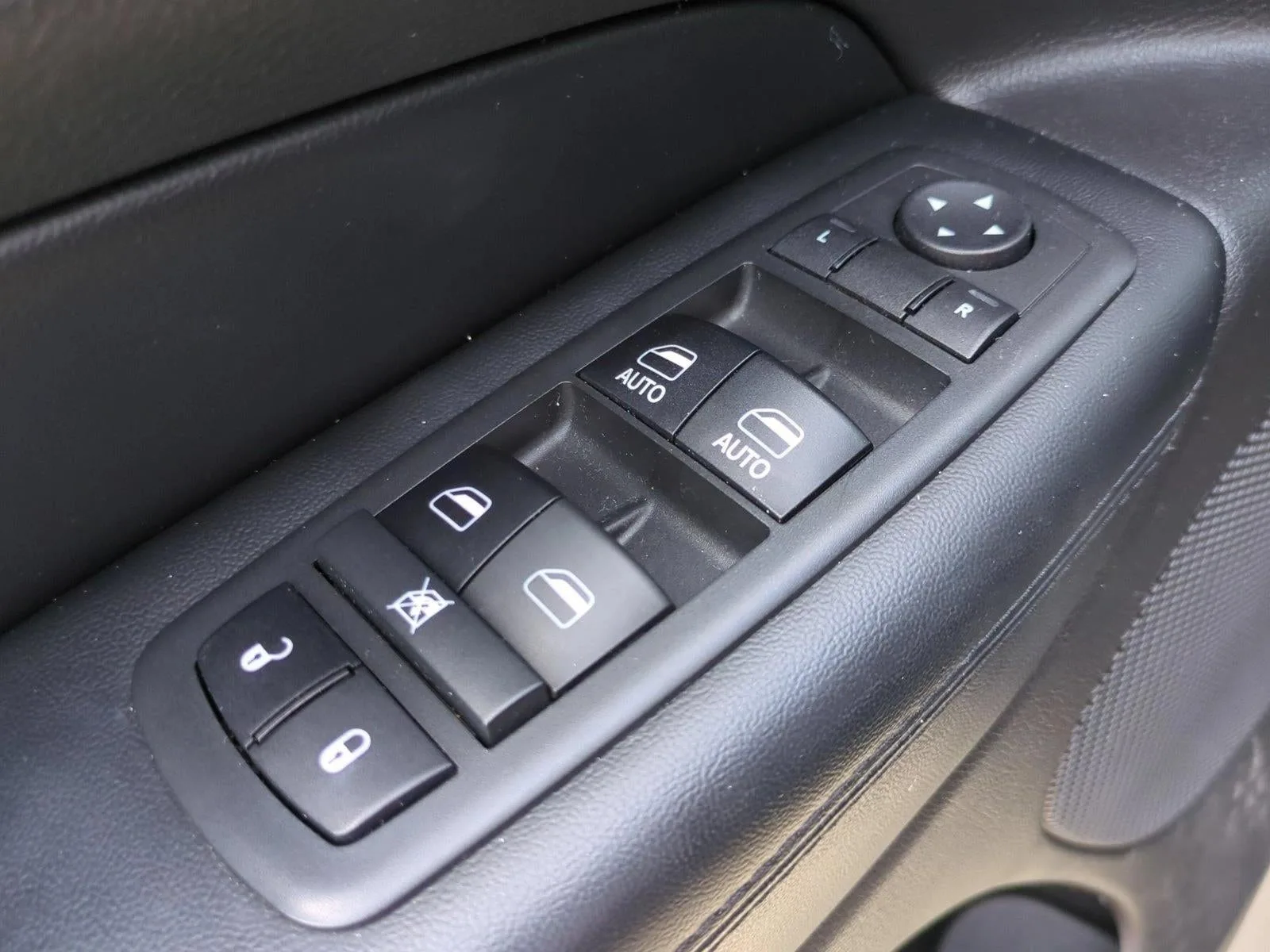 2018 Jeep Grand Cherokee Altitude 4x4 *Ltd Avail* photo 9