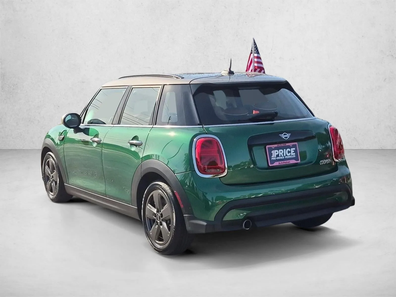 2024 MINI Hardtop Cooper photo 8