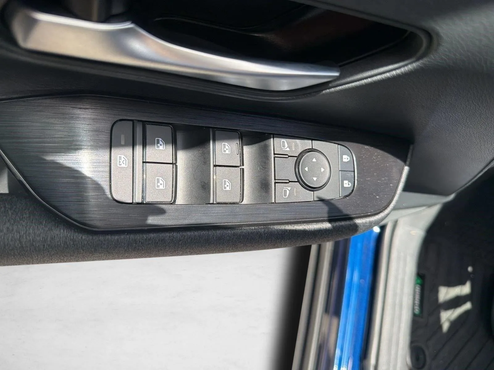 2025 Nissan Kicks SV FWD photo 12