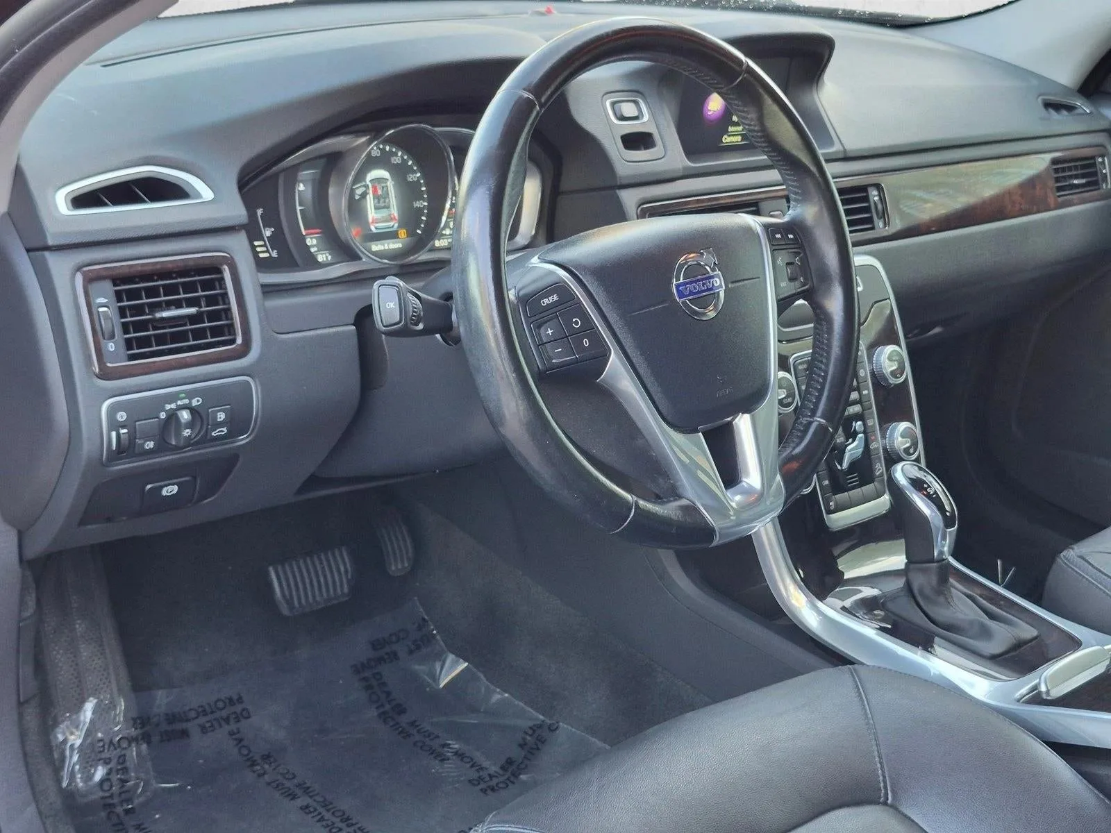 2016 Volvo XC70 AWD 4dr Wgn T5 Premier photo 10