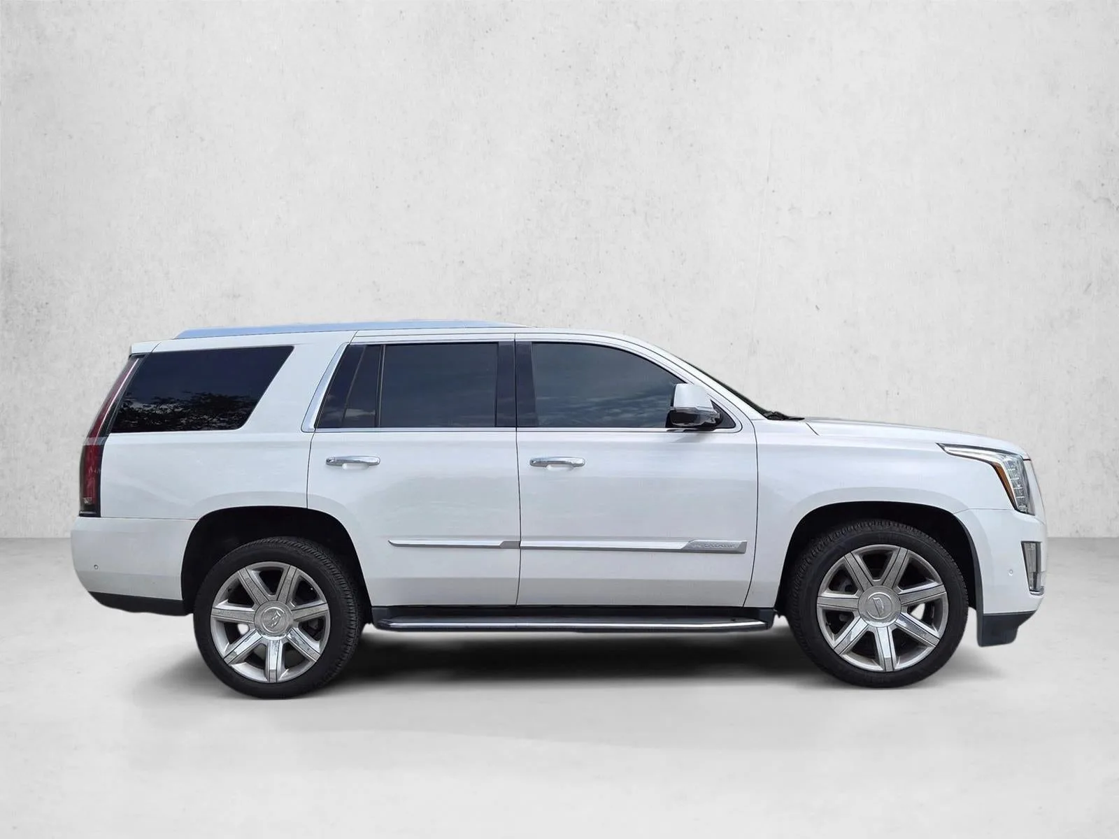 2018 Cadillac Escalade 4WD Luxury photo 2