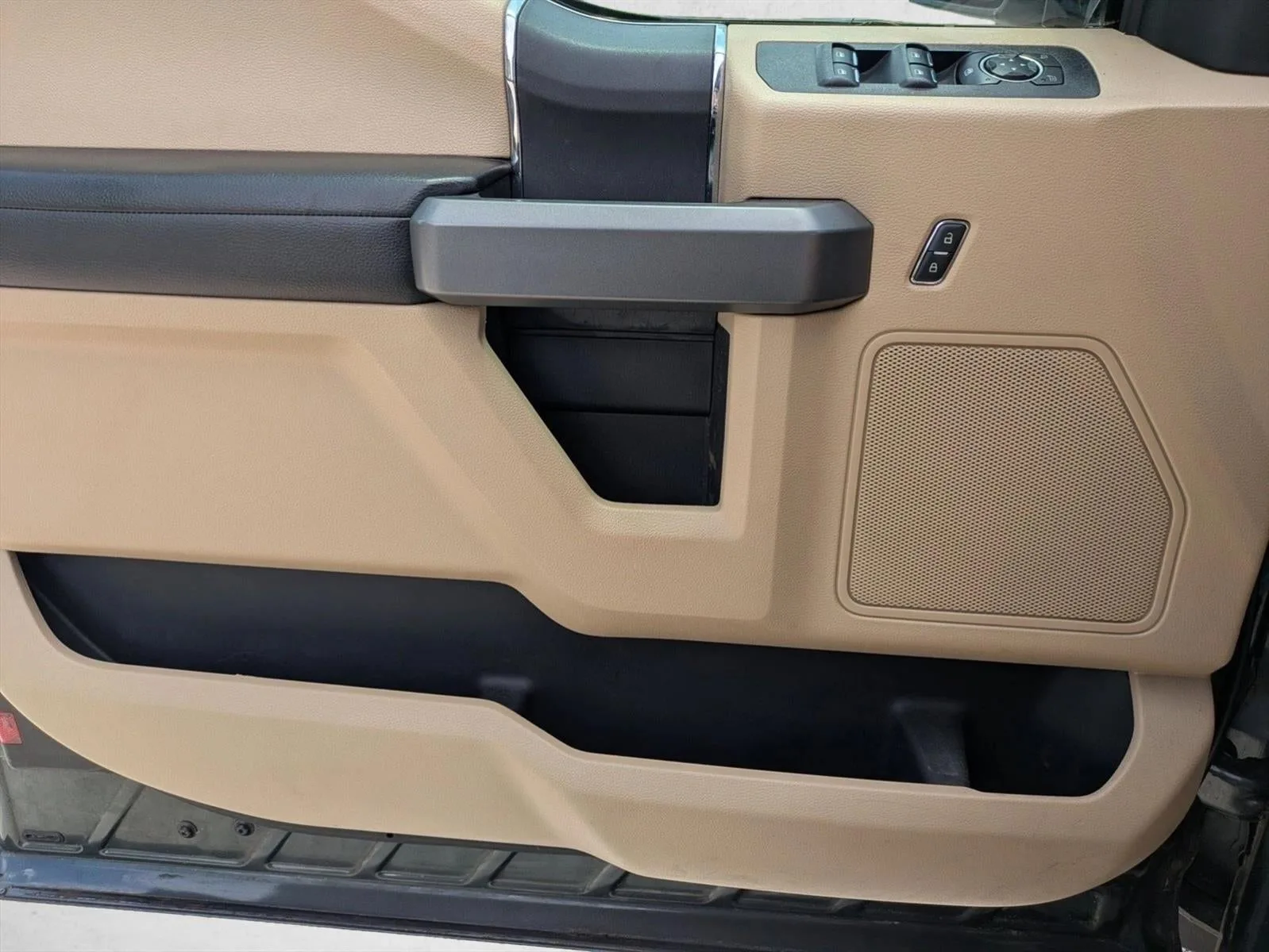 2018 Ford F-150 XLT 2WD SuperCab 6.5' Box photo 11