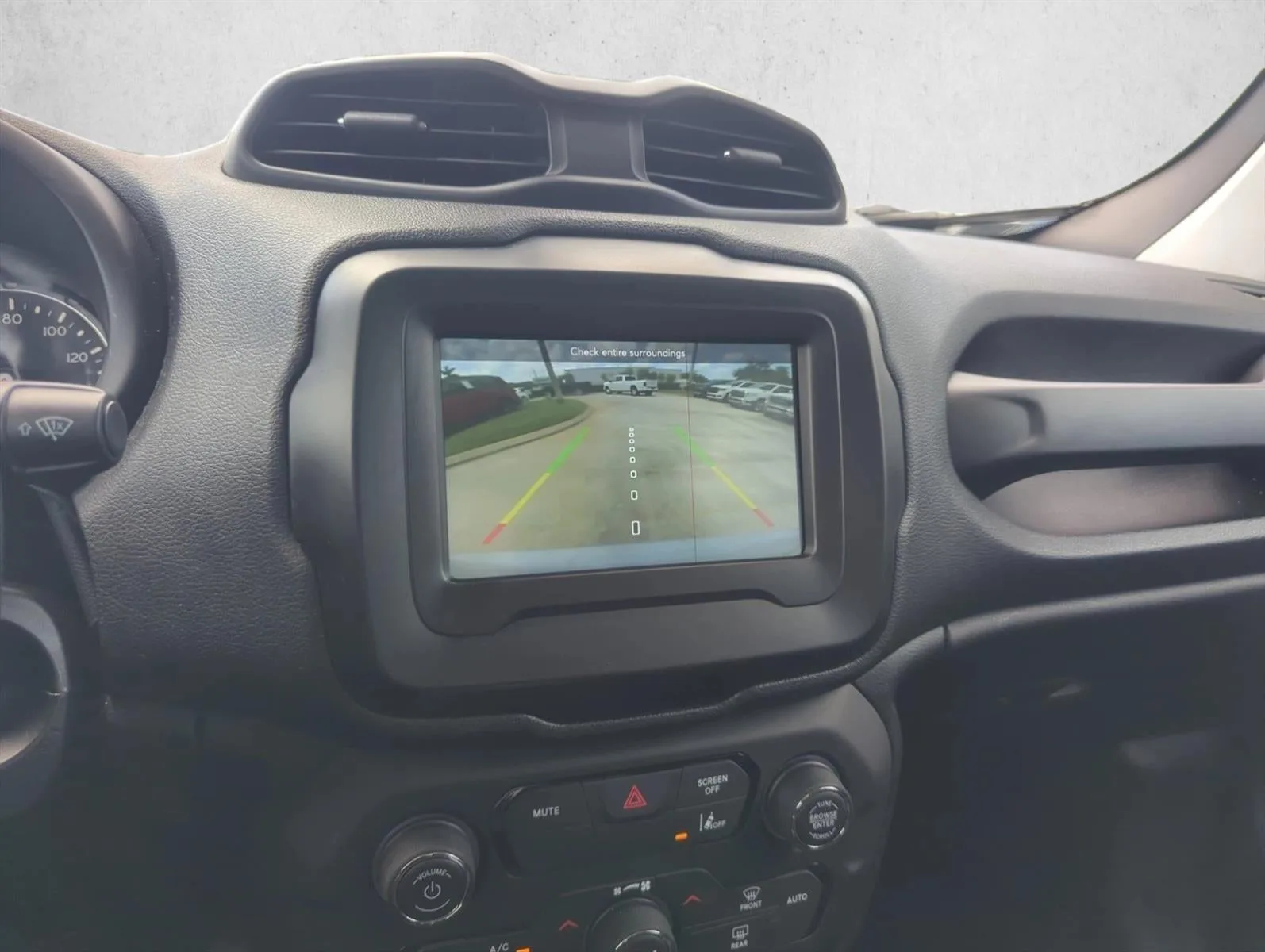 2021 Jeep Renegade Latitude FWD photo 10