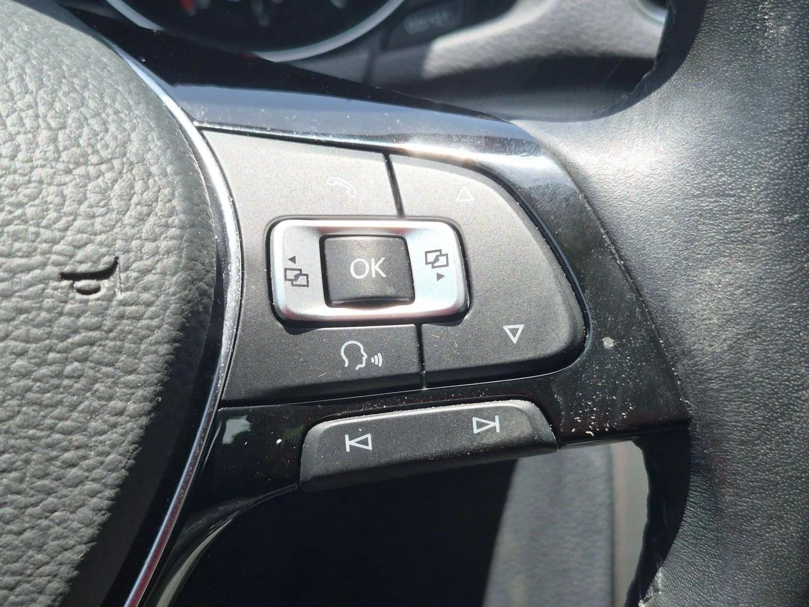 2019 Volkswagen Passat 2.0T Wolfsburg Edition photo 9